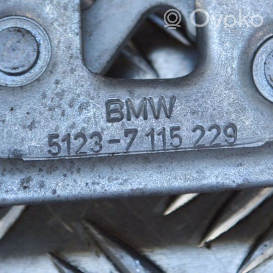 BMW X1 E84 Konepellin lukituksen vastakappale 7115229