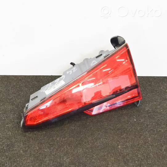 Audi A4 S4 B9 Lampy tylnej klapy bagażnika 8W5945076A