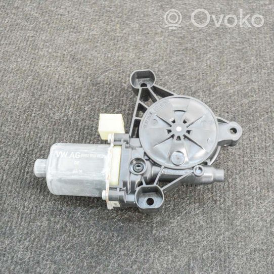 Audi A5 Motorino alzacristalli della portiera anteriore 8W0959802