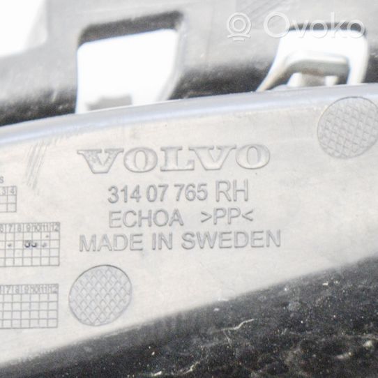 Volvo V40 Etupuskurin alempi jäähdytinsäleikkö 31407765