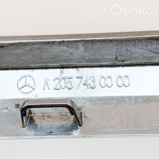 Mercedes-Benz C W205 Galinio dangčio numerio apšvietimo juosta A2057430000