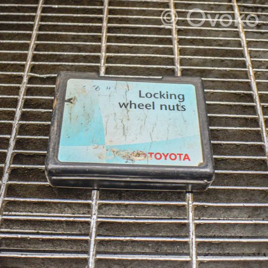 Toyota RAV 4 (XA30) Nakrętki kół zabezpieczające przed kradzieżą GBNGAEV024B