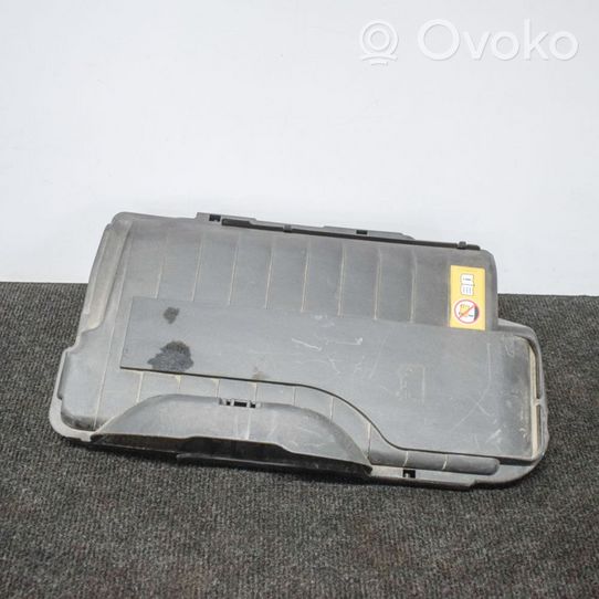 Mercedes-Benz A W176 Coperchio/tappo della scatola vassoio della batteria A2465411005