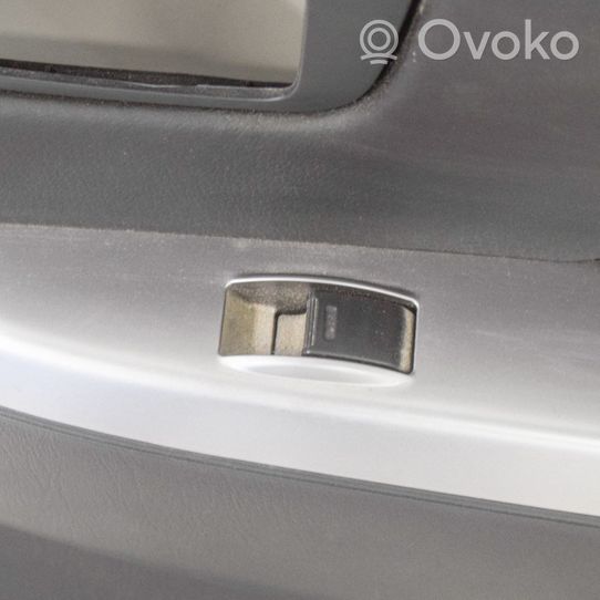 Toyota Hilux (AN10, AN20, AN30) Apšuvums aizmugurējām durvīm 676130K040