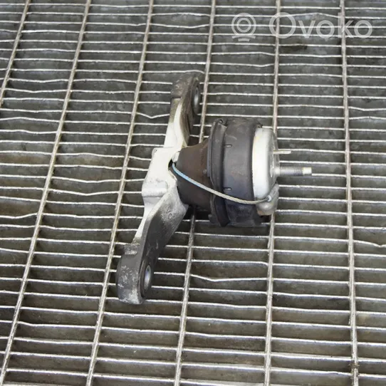 Volvo V40 Engine mount bracket 