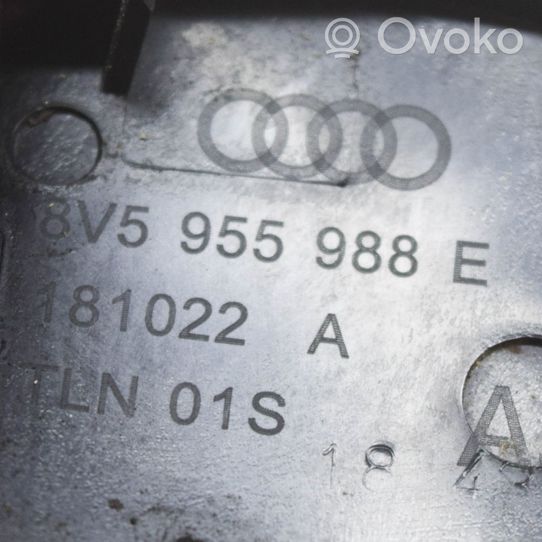 Audi A3 S3 8V Dysza spryskiwacza szyby przedniej / czołowej 8V5955988E