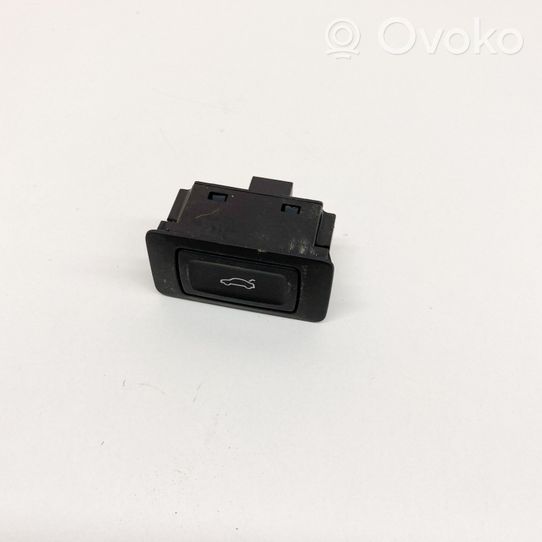 Audi Q3 8U Takaluukun avauskytkimen painike/kytkin 4G0959831A