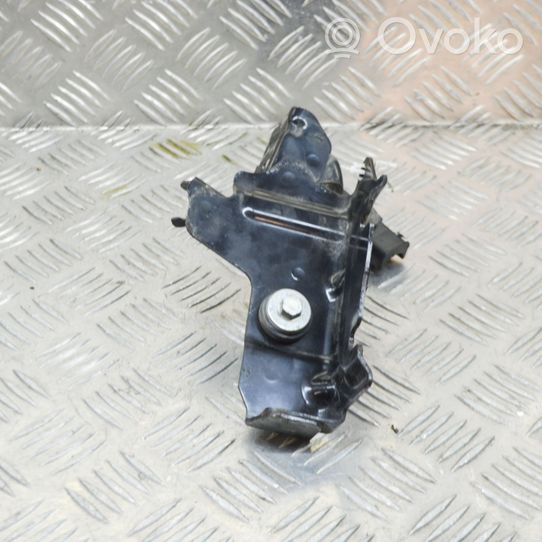 Mazda 6 Supporto pompa ABS 