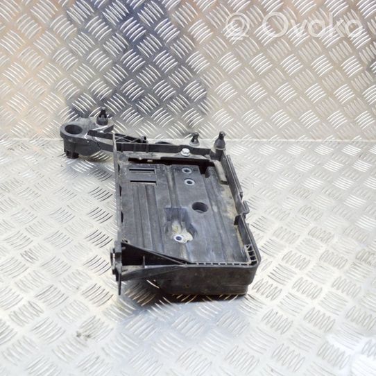 Audi A3 S3 8V Support boîte de batterie 5Q0915321H