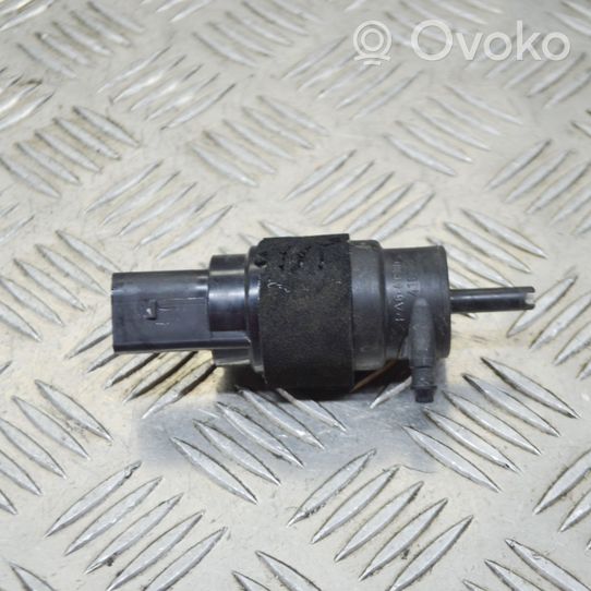 Audi A4 S4 B9 Pompa spryskiwacza szyby przedniej / czołowej 8K5955647