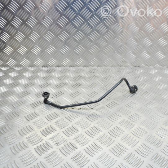 Audi A4 S4 B9 Przewód / Wąż podciśnienia 8W0121081