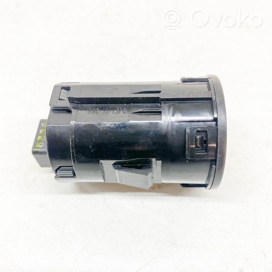 Mazda CX-3 Moottorin start-stop-painike/kytkin BJS7663S0