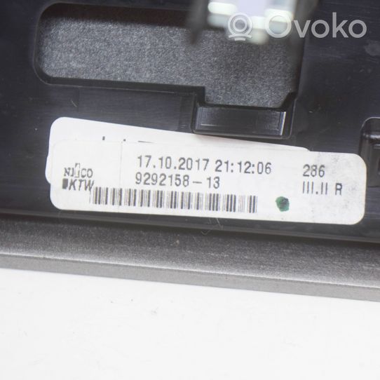 BMW X1 F48 F49 Kojelaudan hansikaslokeron lista 9292158