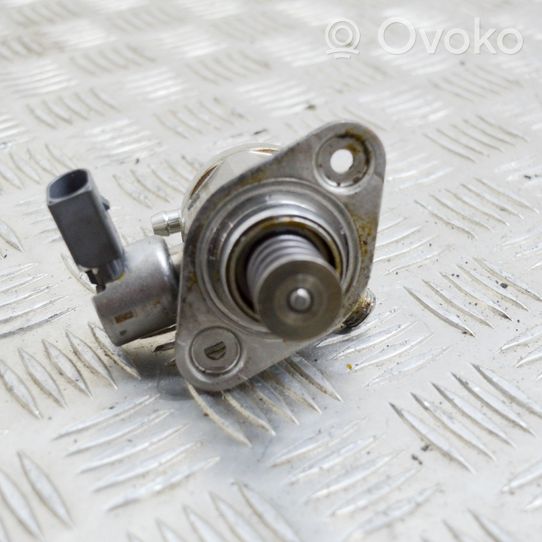 Audi A4 S4 B9 Pompe d'injection de carburant à haute pression 04E127025B