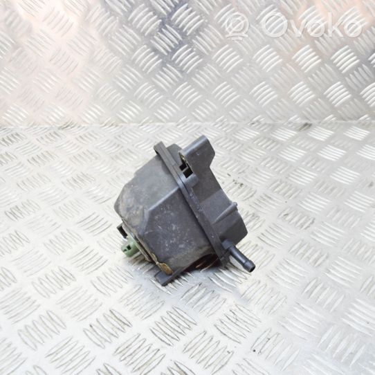 Audi TT Mk1 Vairo stiprintuvo skysčio bakelis 1J0422371C