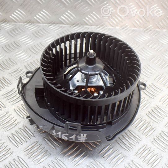 Volkswagen Golf VIII Ventola riscaldamento/ventilatore abitacolo 5WC819015A