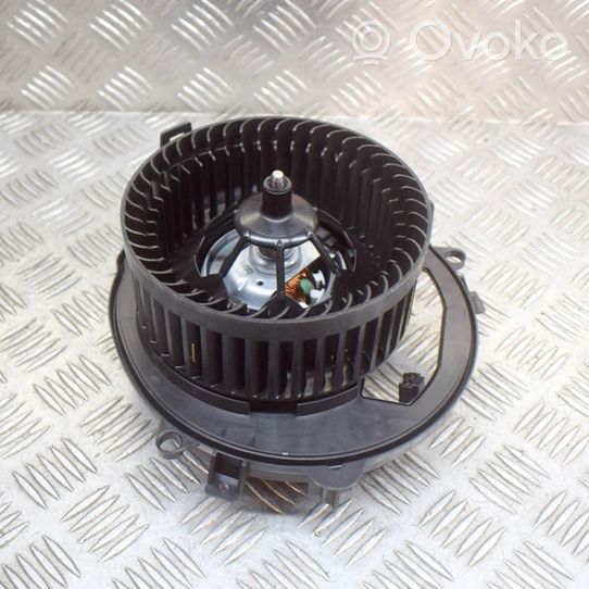 Volkswagen Golf VIII Ventola riscaldamento/ventilatore abitacolo 5WC819015A