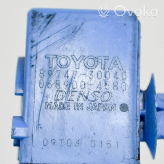 Toyota RAV 4 (XA40) Oven keskuslukituksen ohjausyksikön moduuli 0689004580