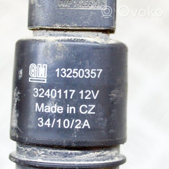 Opel Astra J Pompa spryskiwacza szyby przedniej / czołowej 13250357