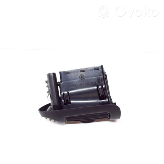 Mercedes-Benz C W203 Lango oro grotelės A2038300554