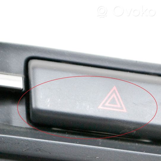 Mazda CX-3 Przycisk świateł awaryjnych K0021
