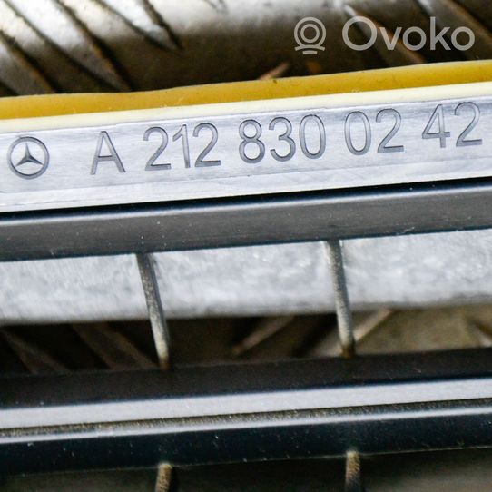 Mercedes-Benz E A207 Ventilācijas režģis A2128300242