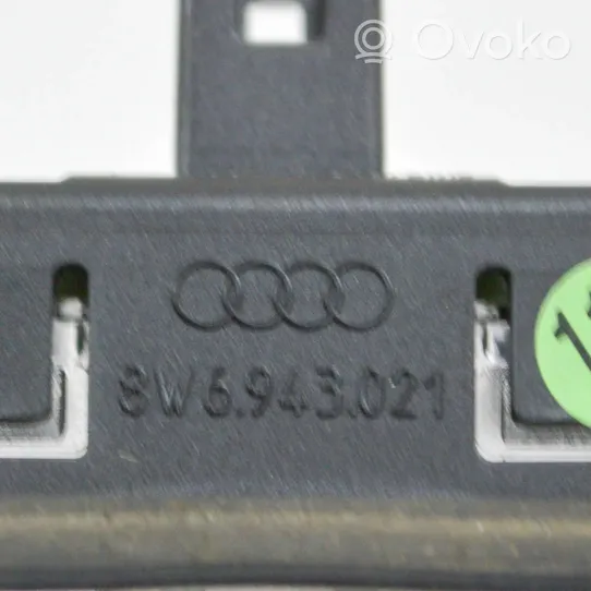 Audi A5 Éclairage de plaque d'immatriculation E44371