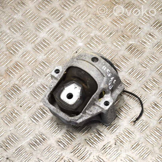 Audi A5 8T 8F Soporte de montaje del motor 8R0199381