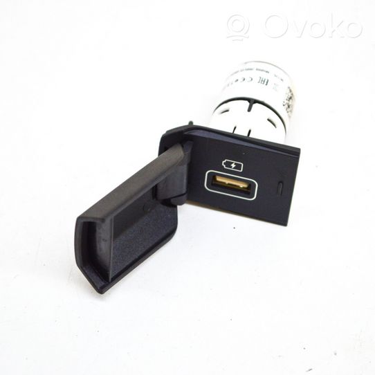 KIA Niro USB-pistokeliitin 96125M6000