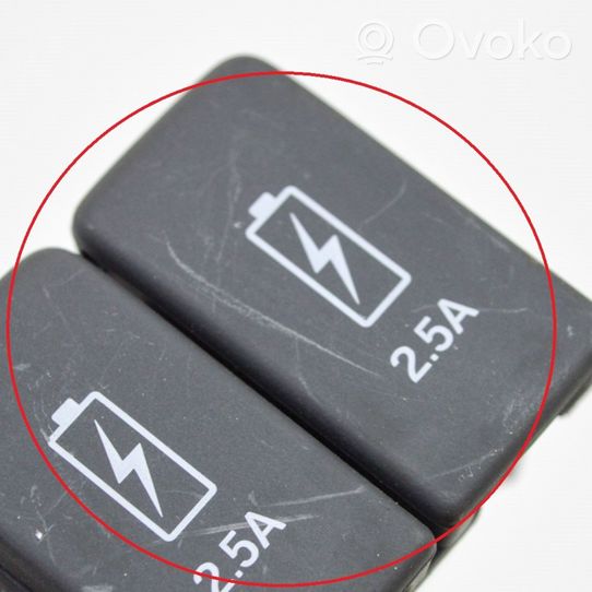 Honda CR-V Connecteur/prise USB M68558