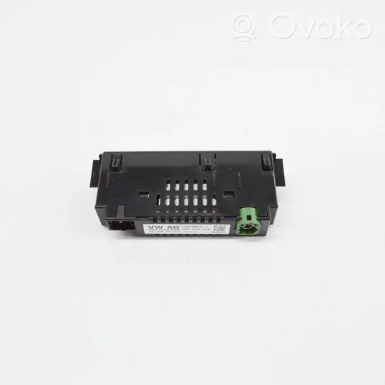 Volkswagen Golf VIII Connecteur/prise USB 5NA035736