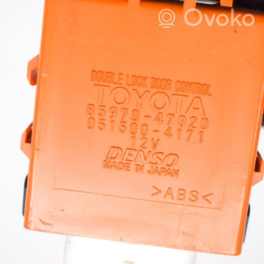 Toyota Prius (XW30) Oven keskuslukituksen ohjausyksikön moduuli 0515004171