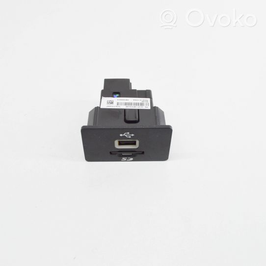 Ford Focus USB-pistokeliitin GC3T14F014AB