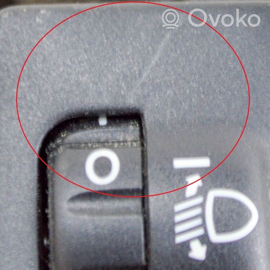 Toyota Yaris Przycisk / Pokrętło regulacji świateł 8415202070