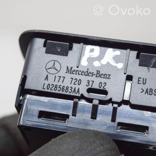 Mercedes-Benz B W247 Takaluukun avauskytkimen painike/kytkin A1777203702