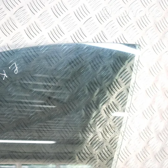 Mercedes-Benz C W205 Vetro del finestrino della portiera anteriore - quattro porte A2057250010