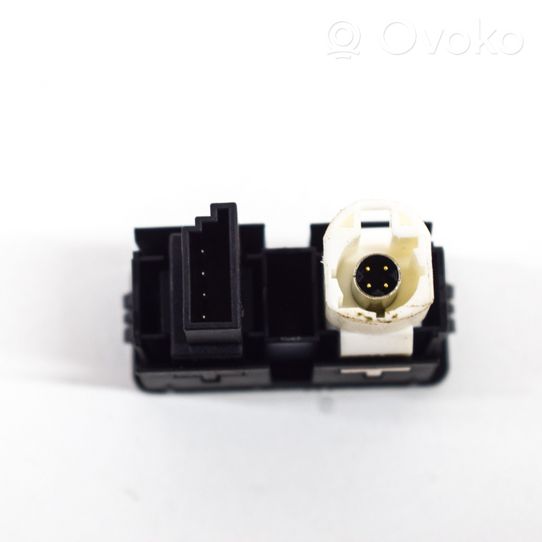 BMW 3 F30 F35 F31 AUX in-socket connector 9229246