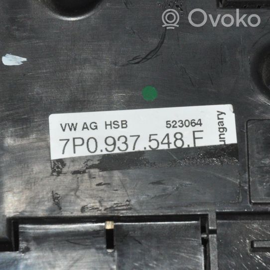 Volkswagen Touareg II Relay mounting block 7P0937548F