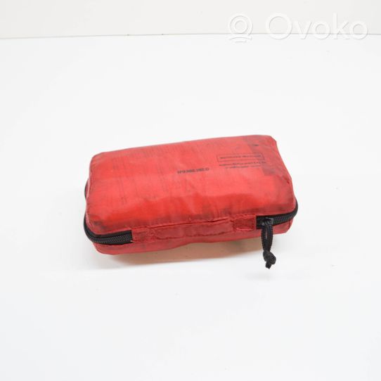 Audi A3 S3 8V Trousse de premiers secours 8F0860282D