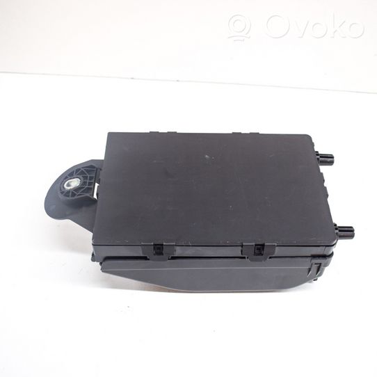 Volvo XC60 Relay mounting block 31682732