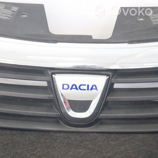 Dacia Sandero Grille calandre supérieure de pare-chocs avant 8200735104