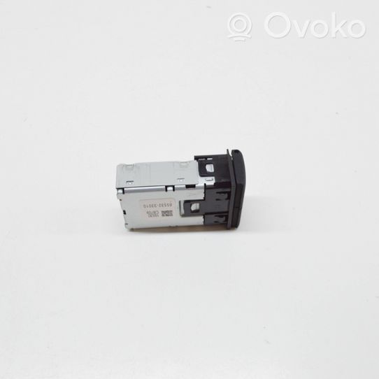 Toyota Camry VIII XV70  USB-pistokeliitin 8553233010