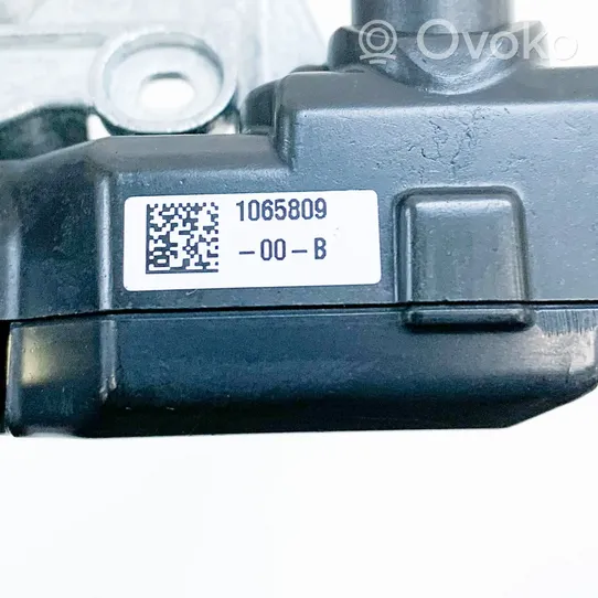 Tesla Model X Etupuskurin kamera 106580900B