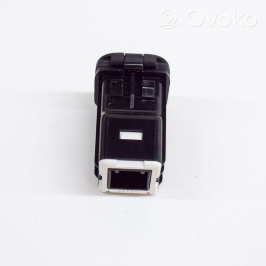Mazda 6 Câble adaptateur AUX KD45669U0