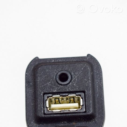 Mazda 6 Connettore plug in AUX KD45669U0