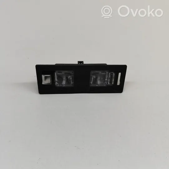 Audi A5 Lampa oświetlenia tylnej tablicy rejestracyjnej 8W6943021A