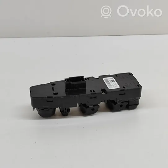 BMW 5 G30 G31 Interruttore di controllo dell’alzacristalli elettrico 6832721