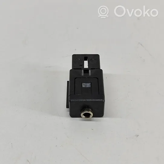 Skoda Yeti (5L) Câble adaptateur AUX 5Q0035724