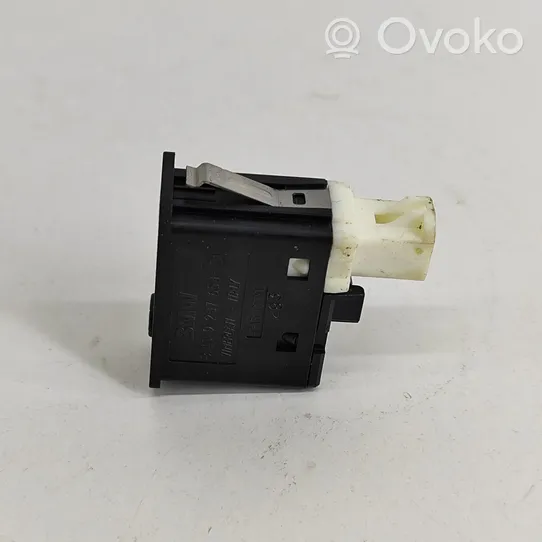 BMW 1 E82 E88 AUX in-socket connector 9237653