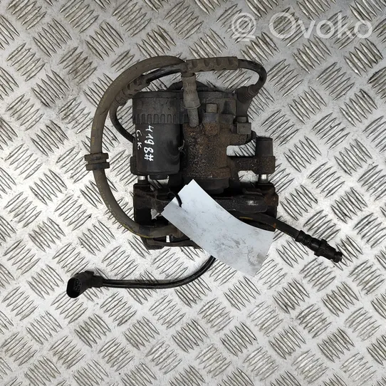 BMW 2 F44 Caliper del freno trasero 6883025